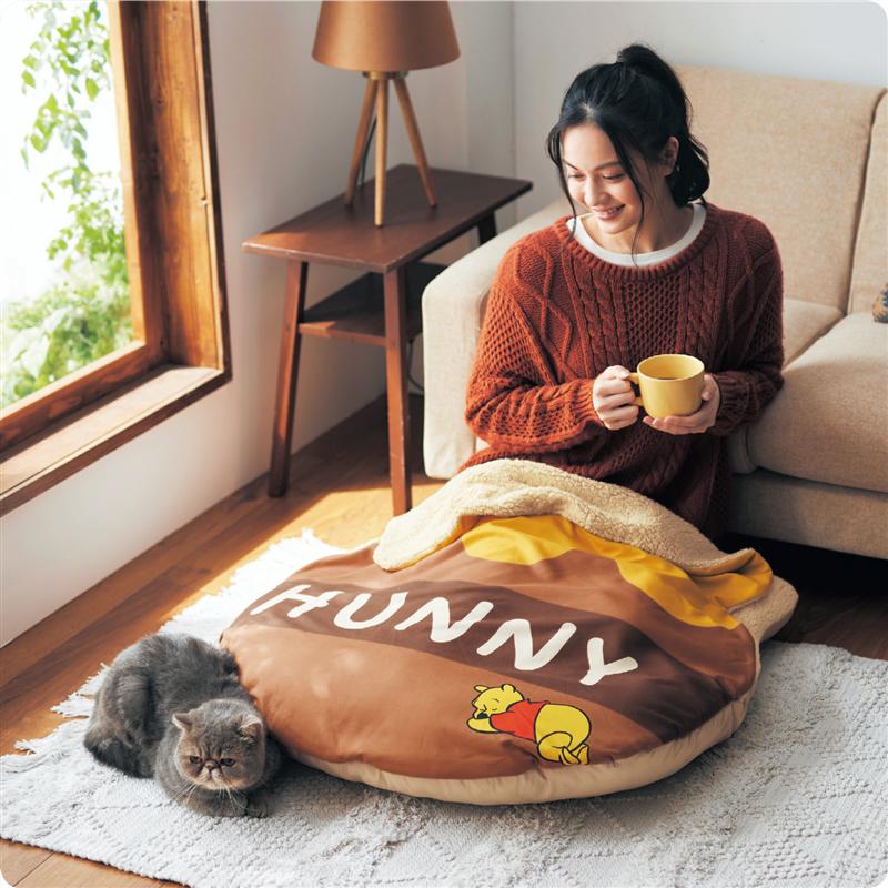 【Disney】 ディズニー 足が入れられるクッションマット「くまのプーさん」◇ クッション マット 大きい 座布団 ペットベッド 洗える 冬 ふわふわ 猫 犬 かわいい キャラクター プーさん 大人 グッズ ベルメゾン ◇のサムネイル