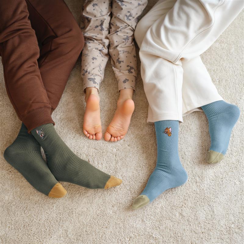 【 ベルメゾン 】レディース メンズ ソックス 2柄セット トムとジェリー ◆ 23～25cm 25～27cm ◆◇ トムジェリ レディース メンズ 女性 男性 インナー インナーウェア レッグウェア ソックス 靴下 セット 柄 綿混 ◇のサムネイル