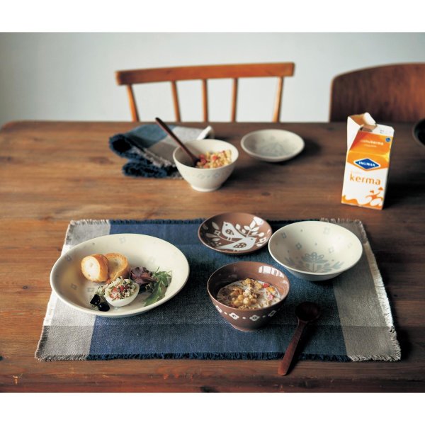ベルメゾンのミニラボ 日本製 食器2色8ピースセット“ハミング” カラー ◆-◆ (キッチン)