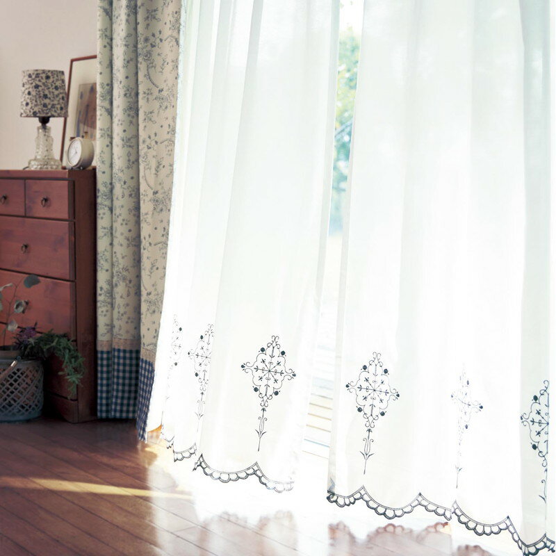 ベルメゾンの刺繍スカラップのUVカット・遮像ボイルカーテン ◆約100×148（2枚）(幅×丈（cm）)◆ (カーテン・レース)