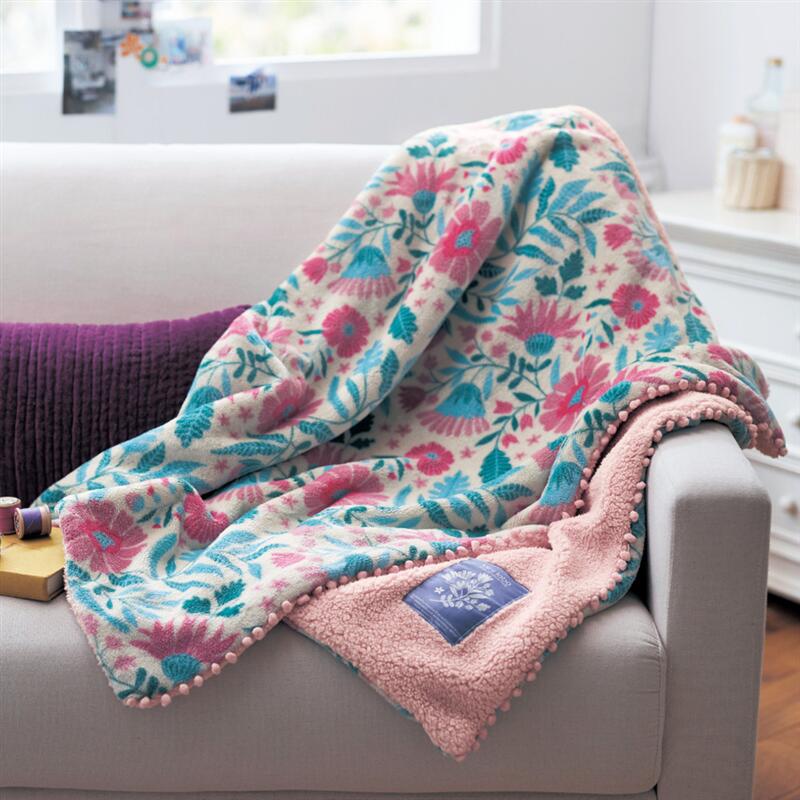 ベルメゾンのマイクロファイバーとボアのぽんぽん付きブランケット／愛らしさ | ファブリック 寝具 毛布 moufu ブランケット ケット 新生活(布団・寝具)