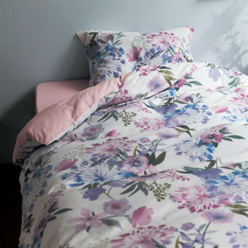 ベルメゾンの綿素材を使った水彩フラワーデザインの掛け布団カバー(布団・寝具)