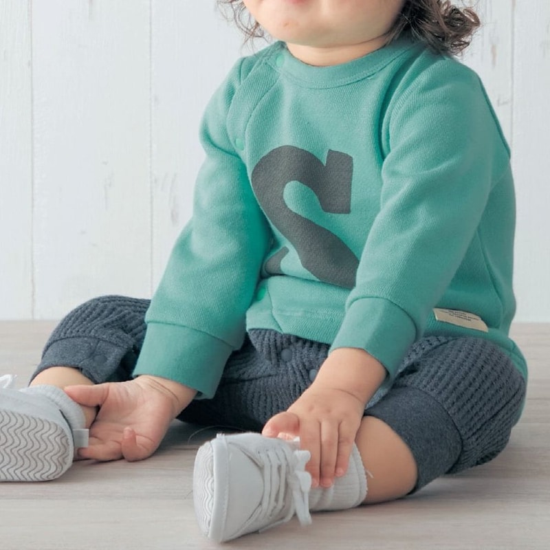 【10％OFF★11/15 0:00-11/27 9:59】イニシャル プリント 前開き カエルロンパース ◆ 60 70 80 ◆◇ 長袖 春 秋 冬 男の子 女の子 ベビー ベビー服 カバーオール ショート オール つなぎ 脚カエル型 おしゃれ 可愛い かわいい ロゴ ベルメゾン[2511cp]