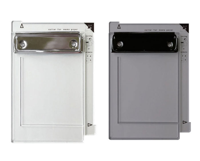 ヨンブンカッツ ペーパーカッター 下敷き【VS028】本体サイズ:W123×H177×D13mm カットした紙は付属のクリップに挟んでメモパッドとして使えます。...