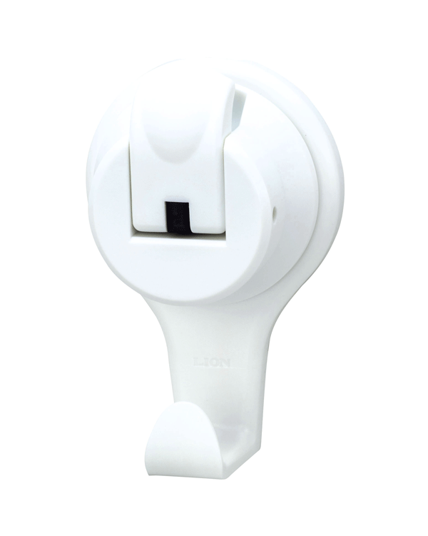 ●本体：再生ABS樹脂製 ●吸盤：合成ゴム ●耐荷重：8kg強力 ●製品寸法：W67.5 ×D35 ×H100 （mm） ◆フック部分は360°回転するので、常にフックが垂直になります。 ◆レバーを押し込むと吸盤が吸着し、引き上げると解除されます。 ◆ガラスや給湯室のタイル面等、マグネットが使えない所でも、平らな面であれば取付可能です。 ◆取り付けは吸盤面を取付面に強く押し付け、レバー部が平らになるまで手の平で強く押し込んでください。