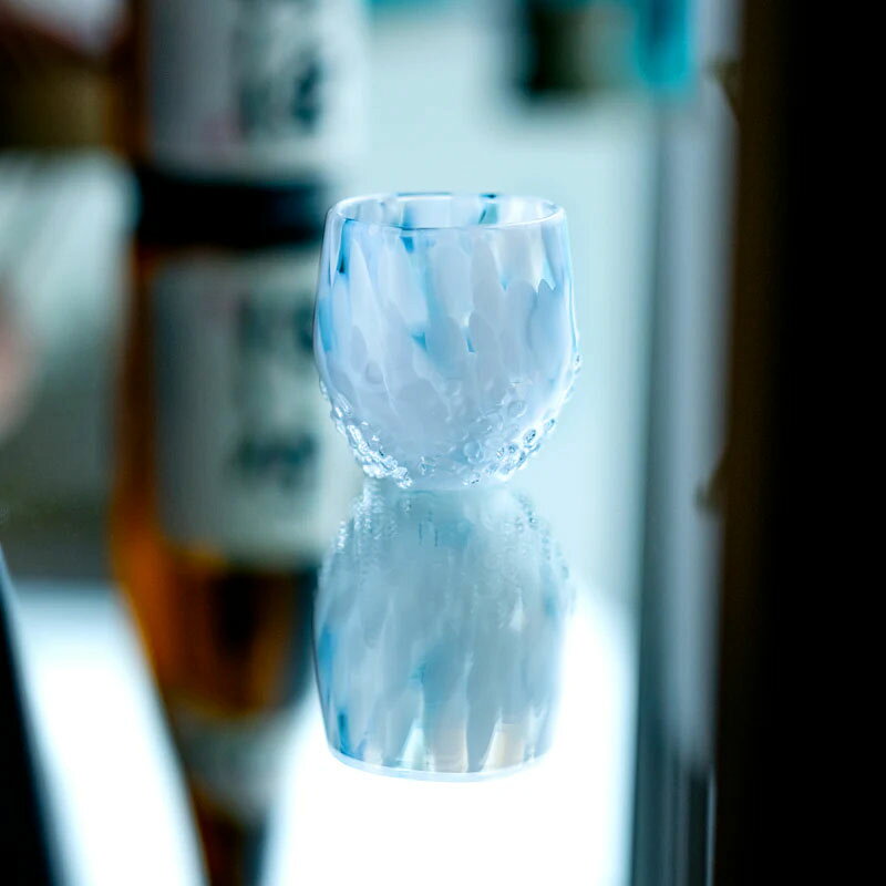 ベルセーブの津軽びいどろ　秋村実工房　盃12ヶ月コレクション　1月　雪見｜アングル2