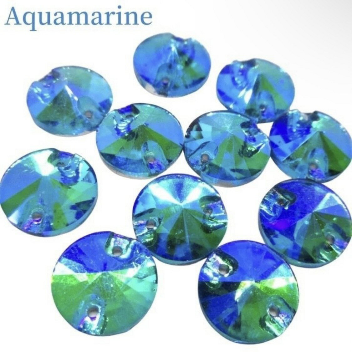 ガラスビジュー　ガラスストーン　高輝度ビジュー　ソーオン　ソーオンビジュー　丸型　Aquamarineaurora アクアマリンオーロラ 　衣装パーツ　　12ミリ ☆高輝度ガラスビジュー☆ 丸型12mm【10粒】 ガラスビジューですので樹脂ビジューよりも輝度があり綺麗です。ソーオンタイプになりますのでスワロフスキーの代用品などとして衣装制作などにお役立てください。●アクアマリンオーロラ ●丸型●ソーオン●12ミリ●1セット10粒※入荷時期によりお色味の濃淡が若干異なる場合がございます。（4枚目掲載）お買い足しの際はご注意ください。通信環境により写真の見え方に違いがある場合がございますがご了承ください。☆サイズ間違いのないようにご確認の上ご購入下さい。 樹脂よりも輝度の高いガラスビジュー 使いやすいソーオンタイプ 多彩なカラーバリエーション スワロフスキーの代用品をお探しの方☆ 手作りで衣装制作をしている方★ ソーオンビジューをお探しの方☆ こんにちは。店長の横尾です。スワロフスキーよりもコスパ良く、輝度があり代用品にできるような商品を販売しています。輝く作品のお手伝いになれば嬉しいです。 2〜4営業日内に発送します。 1