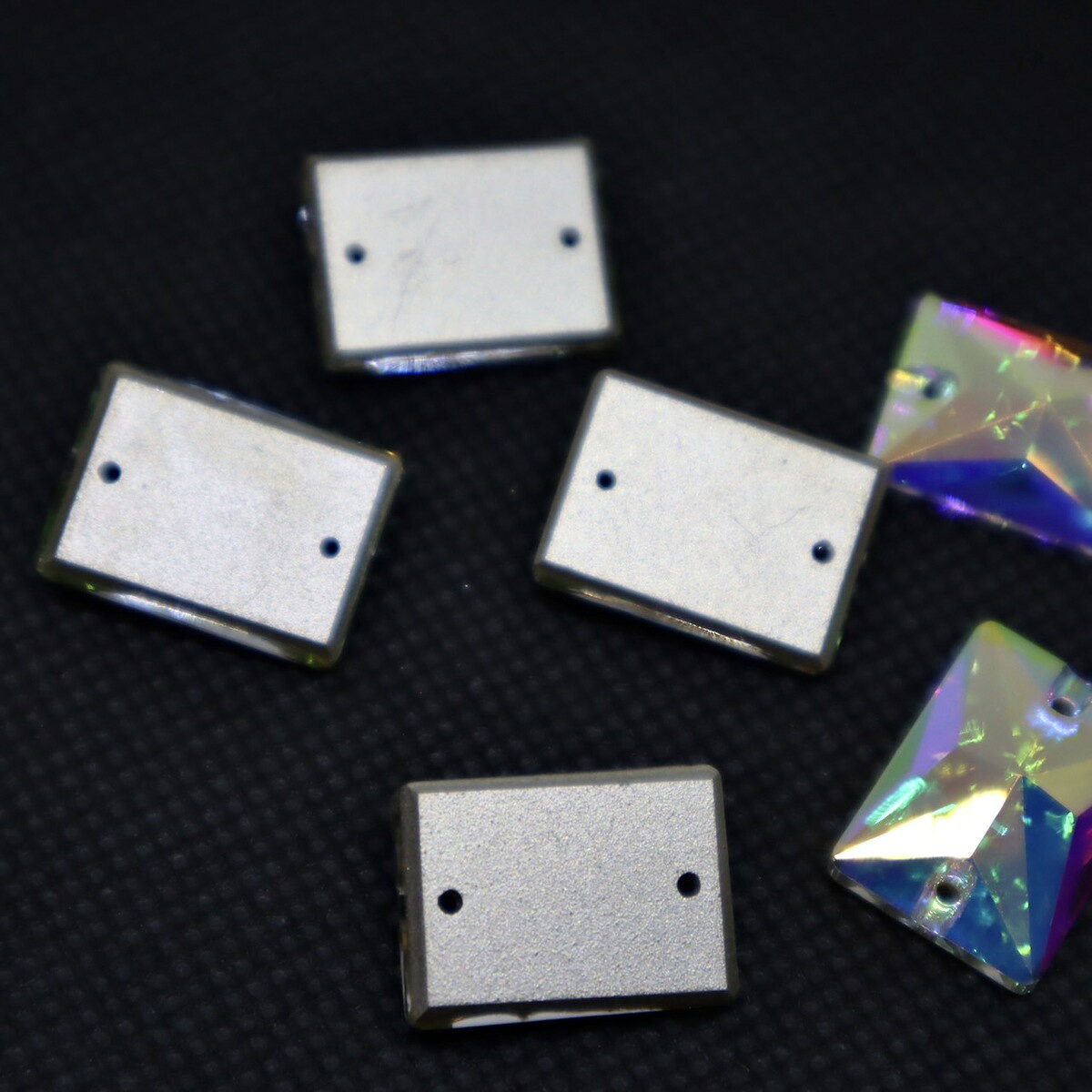 BelletresorのA5ランク　【長方形　Rectangle 13×18mm 6粒 CrystalAB 】ガラスビジュー　ガラスストーン　高輝度ビジュー　ソーオン　ソーオンビジュー　クリスタルオーロラ　衣装パーツ　縫い付けビジュー　ソーオンストーン｜アングル2