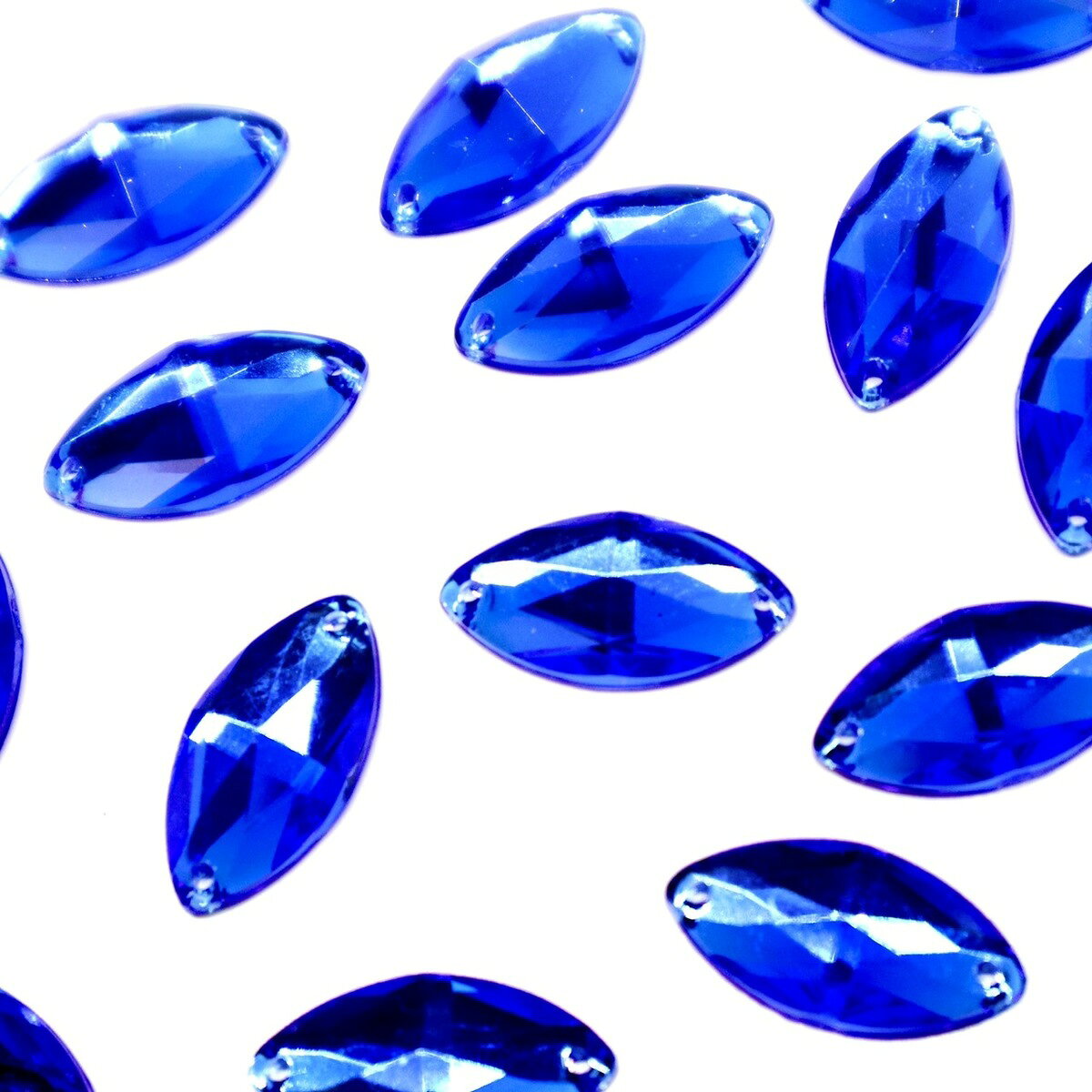 Belletresorのアクリルビジュー　樹脂ビジュー　ソーオン　ソーオンビジュー　ソーオンストーン　衣装パーツ　　【レモン型 9×18mm　サファイア　20粒】新体操　レオタード製作に☆｜アングル2