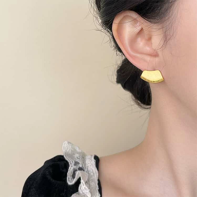 2組（4個）セット ピアス 金属アレルギー対応 フィット感 上品 レディース 控えめ ...