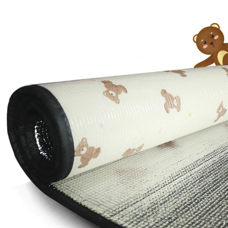 アルミ レジャーシート 厚手 200cm×200cm 大判 マット ピクニックシート 4-8人 防水 保温シート 4mm ピクニックマット アルミ 折りたたみ アルミシート 大きい 断熱 クッション 防湿 室内 運動会 BBQ 花見 花火大会