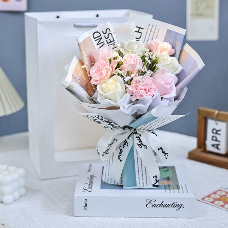ベレザヴォーチェのひまわり 花束プレゼント 花ギフト 記念日 敬老の日 花 可愛い プリザーブドフラワー かわいい ギフト おしゃれ ブーケ プレゼント フラワーギフト カーネーション クリスマス 贈り物 発表会 退職 ギフト袋 光る 誕生日 袋とLEDライトなし｜アングル2