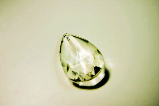 1個100円商品★在庫限り なみだ型38x22x11mmGCKクリスタルガラス【色クリスタル1穴】シャンデリアパーツ