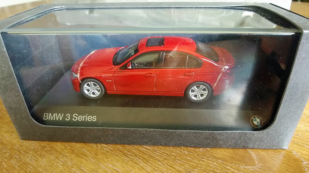 BMW　3シリーズ メルボルンレッド3i　未使用　合金　 ディーラー正規品 ダイキャスト　1/43スケール