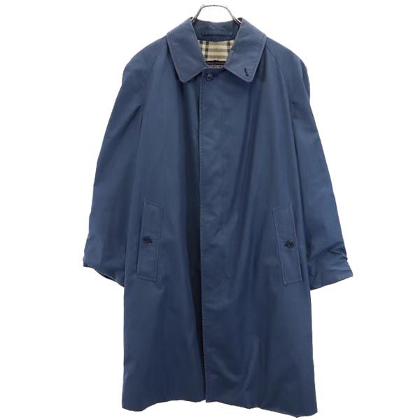 バーバリーズ 80s 90s イギリス製 ステンカラーコート 紺 Burberrys メンズ 【詳細】 80年代から90年代頃のバーバリーになります。サイズ、素材共に不明です。実寸も参考にお願いします。裏地にネーム刺繍あり。右袖口のボタンが破損しており、左袖口のボタンが欠損しております。全体的に着用によるスレや色褪せがあり、首まわりが擦れて少し変色しております。 コンディションについて Item Spec 詳細スペック ブランド バーバリーズ / Burberrys 年代 80s 90s 生産国 イギリス アイテム ステンカラーコート サイズ表記 不明※実寸サイズを参考にしてください。 着丈約98cm身幅約51cm裄丈約82cm 素材 不明 カラー 紺 商品番号 bobr-nag-9243-mco サイズガイドはこちら ※サイズに関しまして実寸も参考にお願いいたします。(当店でもサイズがわからない商品がありますので実寸サイズのご確認をお願いいたします。) ※状態は当社独自の基準です。 ※素材表記はなるべく写真にて収めていますが、欠損、不明な点があればお問い合わせください。 ※商品は写真のものがすべてとなります。 ※測定値の若干の誤差はご了承ください。 ※モニターの発色によって色が異なって見える場合がございます。 ※「在庫有り」の表示であっても、必ずしも在庫を保証するものではありません。 掲載商品について、他モールとも在庫を共有しております。 完売の場合は、誠にご迷惑をお掛けいたしますが、ご注文をキャンセルさせていただく場合がございます。予めご了承ください。