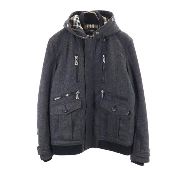 三陽商会 ウールジャケット M グレー メンズ 【詳細】 ファーは欠品。全体的にスレあり。各リブに毛羽立ち、毛玉あり。首周りや袖に汚れあり。他特に目立つダメージはございません。ご理解の上ご購入をお願い致します。 コンディションについて Item Spec 詳細スペック ブランド - / - アイテム ウールジャケット サイズ表記 M参考サイズ：メンズMサイズ 着丈約68cm身幅約55cm肩幅約46cm袖丈約64cm 素材 羊毛80％他※詳細は画像参照、もしくはお問い合わせお願い致します。 カラー グレー 商品番号 qu-fre-77206-mhj サイズガイドはこちら ※サイズに関しまして実寸も参考にお願いいたします。(当店でもサイズがわからない商品がありますので実寸サイズのご確認をお願いいたします。) ※状態は当社独自の基準です。 ※素材表記はなるべく写真にて収めていますが、欠損、不明な点があればお問い合わせください。 ※商品は写真のものがすべてとなります。 ※測定値の若干の誤差はご了承ください。 ※モニターの発色によって色が異なって見える場合がございます。 ※「在庫有り」の表示であっても、必ずしも在庫を保証するものではありません。 掲載商品について、他モールとも在庫を共有しております。 完売の場合は、誠にご迷惑をお掛けいたしますが、ご注文をキャンセルさせていただく場合がございます。予めご了承ください。