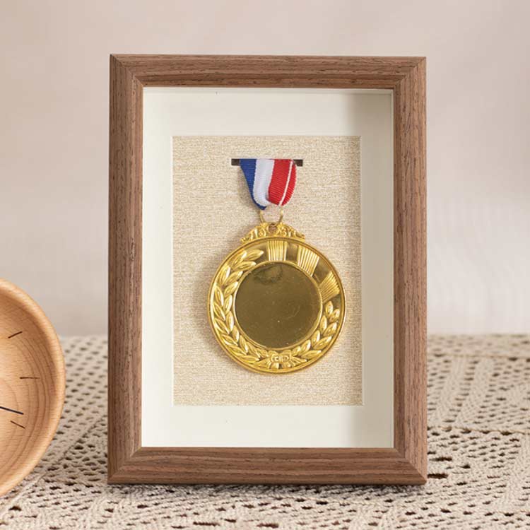 Bellissimaのマラソン メダルボックス 木製 木製 メダル ディスプレイケース 無垢材 メダル展示 スポーツメダル メダルケース 記念メダル ボックス コレクション ナチュラル｜アングル3