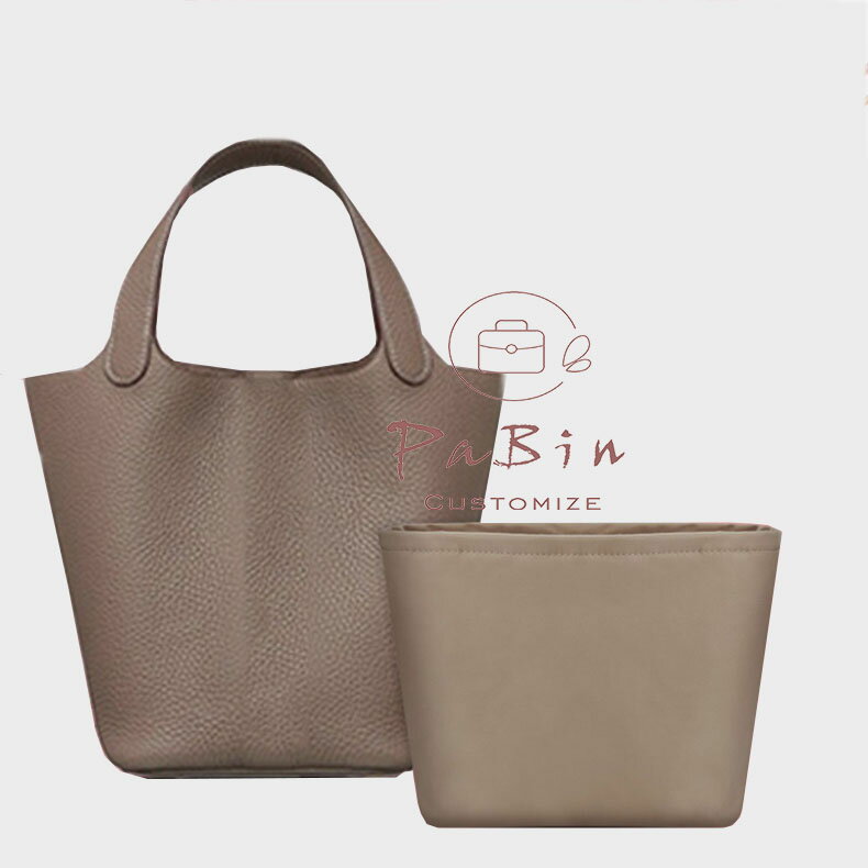 ご注意この商品はHermes Picotin の互換商品です。バッグはただの参照物で、非売品です。 ゴチャゴチャしているバッグの中がすっきりと片付きます。内容物が一目瞭然で、取り出し易く使いやすい鞄になります。 素材が柔らかいので、財布などデリケートな小物に傷を付けず収納ができます！また、軽量でバッグの中に入れても重くならず便利です！ 収納力抜群！仕切りポケット、携帯電話や鍵、化粧品、ハンカチ、財布、リップクリームなどの小物をキチンと収納でき、自分の必要なものを簡単に見つけます。 単独で使うときはしっかり立つことができ、カバンの中に置いた時はバッグのへたる形も安定します。形は変形しやすく鞄に完璧な組み合わせ、たくさんものを入れてもしっかりしています。 ブランドのバッグに対応して専用のバッグインバッグ！普段買っている共通のカバンに対して、サイズが合わないなどの気まずさを避けました。