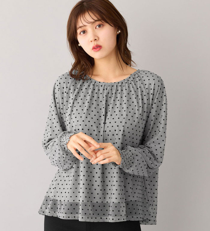 ＼まとめ買いクーポン配布中／ブラウス M L LL ハート柄フロッキーチュールブラウス(M〜LL) ベルーナ belluna 40代 50代 60代 ミセス 大人 レディース alotta アロッタ 秋冬 秋冬服 トップスのサムネイル