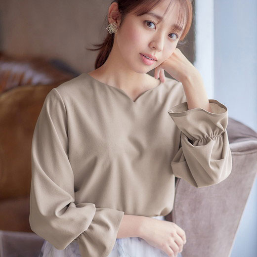 【WEB限定】ブラウス M L LL 3L 【4つの機能付】キャンディースリーブハートネックブラウス(M〜3L) ベルーナ レディースファッション 40代 50代 レディース 大人 ファッション 秋冬 秋服 冬服 Alotta アロッタ トップスのサムネイル