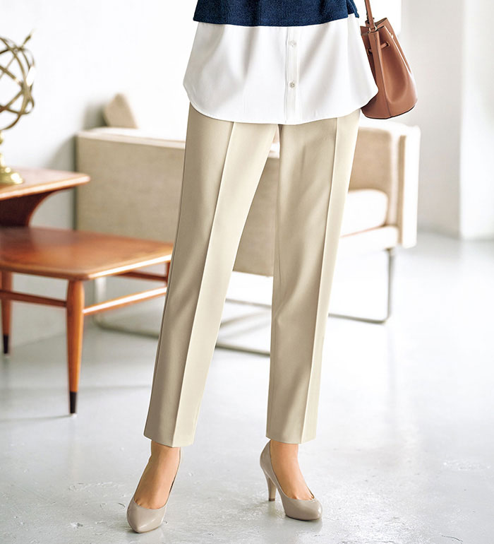 ストレッチ素材テーパードパンツ