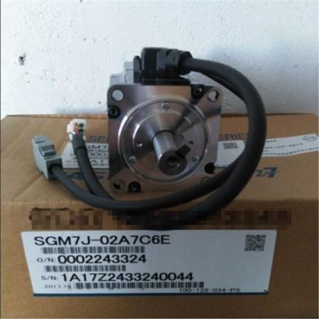 Rakuten - 【新品★適格請求書★送料無料】安川電機 サーボモーター SGM7J-02A7C6E ◆6ヶ月保証