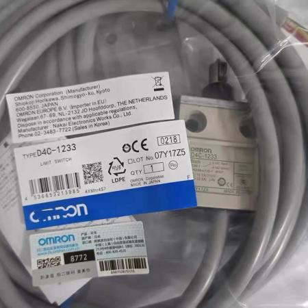 Rakuten - 【新品★適格請求書★送料無料】 OMRON オムロン D4C-1233 リミットスイッチ ◆6ヶ月保証