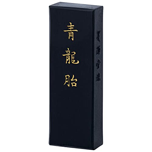 本体サイズ:26*72*12mm墨色:青みの強い地味な黒淡墨の墨色:明るい練習用の灰蒼色の青墨濃墨の墨色:艶消しの練習用の青墨桐箱入り「植物性直火焚松煙」使用