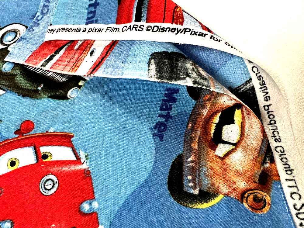 【大きさ横幅110cm x 縦85cm】 ディズニー カーズ 青 水色 ブルー コットン 綿 生地 布 布地 布生地 手芸 素材 工作 手作り マスク バッグ 趣味 子供 保育園 幼稚園 小学校 男子 男の子 キャラクター アニメ [並行輸入品] グッズ ストア プレゼント 3