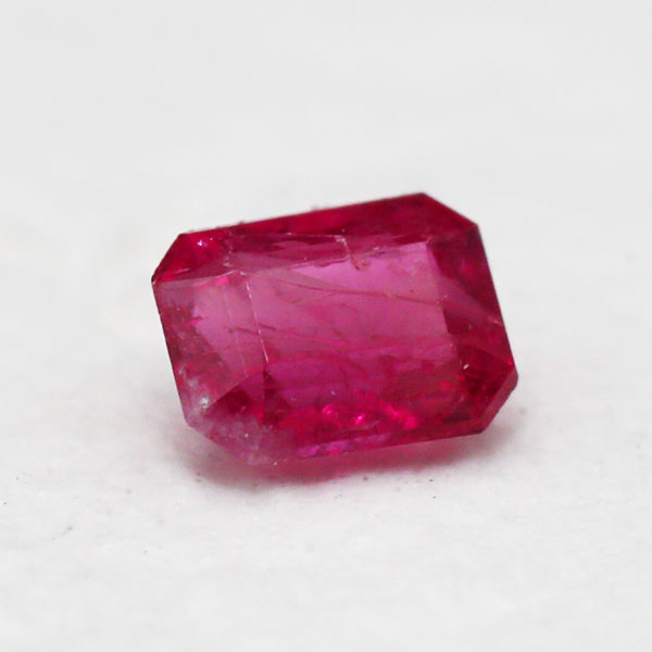 ☆レッドベリル(レッドエメラルド)オクタンゴン 0.1ct 限定1個※こちらのルースを使用してのカスタマイズもお受けできます。