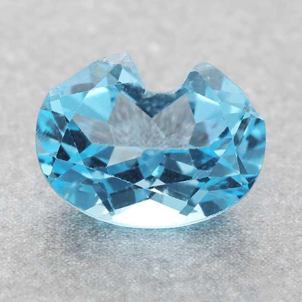 ☆ブルートパーズ 猫 9×7mm 2.25ct 限定1個※こちらのルースを使用してのカスタマイズもお受けできます。..