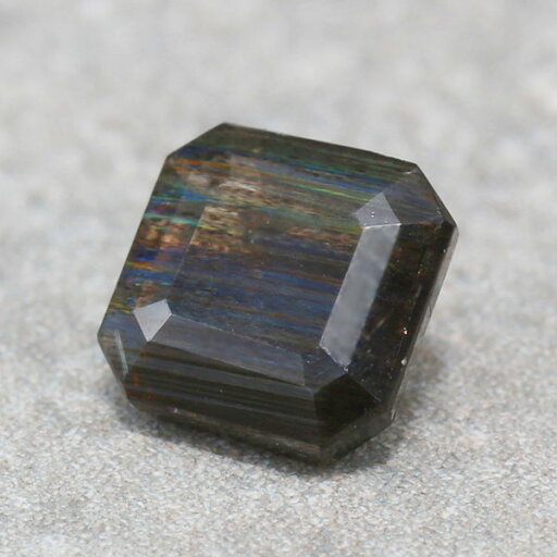 ☆レインボースカポライト オクタゴン 0.62ct 限定1個※こちらのルースを使用してのカスタマイズもお受けできます。 ☆レインボースカポライト オクタゴン 0.62ct 限定1個※こちらのルースを使用してのカスタマイズもお受けできます。