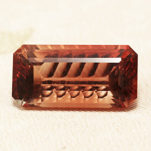 ☆サンストーン オクタゴン 2.57ct1個限定※こちらのルースを使用してのカスタマイズもお受けできます。 ☆サンストーン オクタゴン 2.57ct1個限定※こちらのルースを使用してのカスタマイズもお受けできます。