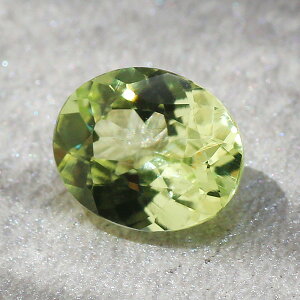 【ポイント10倍】 ☆インド産 パロットクリソベリル オーバル 0.7ct1個限定※こちらのルースを使用してのカスタマイズもお受けできます。