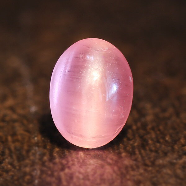 【ポイント10倍】 ☆ペツォタイト キャッツアイ ラズベリル オーバルカボション 0.42ct 限定1個 ※こちらのルースを使用してのカスタマイズもお受けできます。 bn10