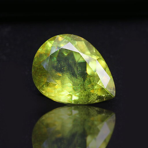 ☆グリーン スフェーン ペアシェイプ 10.29ct※こちらのルースを使用してのカスタマイズもお受けできます。誕生石7月 ☆グリーン スフェーン ペアシェイプ 10.29ct※こちらのルースを使用してのカスタマイズもお受けできます。誕生石7月