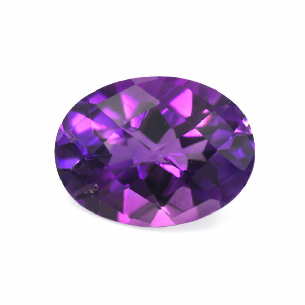 クォーツの仲間であるアメシストは和名"紫水晶" その名の通り美しい紫色の結晶が特徴的な宝石です。 ギリシャ神話では美少女の化身とされ、愛の守護石とされてきました。 なんて神秘的な響きを持つ宝石なのでしょう。 色濃いグレープカラーのアメシスト。 色濃いのに、瑞々しい透明感があり、そのコントラストが麗しい。 ファセット数の多いブリオレットカットが施されており、きりりと光を反射させます。 そしてキューレット部分はダイヤモンドカットの複雑に研磨されています。 表裏楽しめる贅沢なピースのアメシスト。 ジュエリーに仕立ててみたいですね。ぜひご相談ください。 ベーネベーネのスタッフが絶賛するアメシストの煌めきを、ご堪能頂きたいです。 ■スペック 宝石名：アメシスト サイズ：約9.0×12.0×6.2mm 1pc当たりの平均の重量：約2.60ct ※複数在庫のため個体差により多少のサイズ、重量に違いがございます。 カット:オーバル (トップ:ブリオレットカット・キューレット:ダイヤモンドカット) 硬度：7 ■備考： ※加工をご要望の際は、お気軽にお問い合わせ下さい。