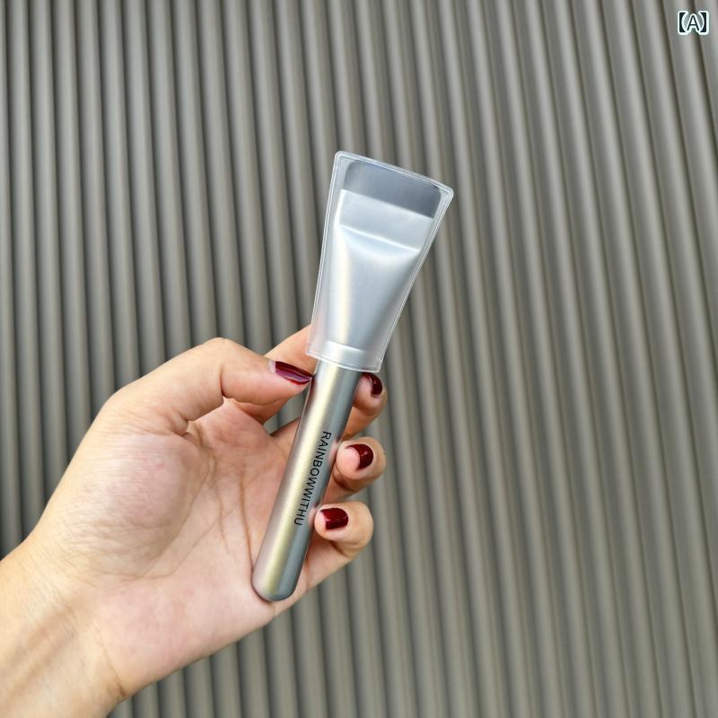 30秒で完璧なベースメイク韓国製ファンデーションブラシが.テクニックいらずで均一にベースメイクを仕上げます。