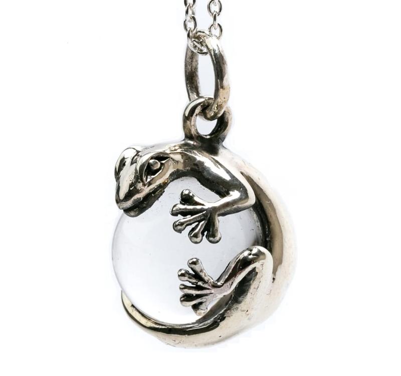 [世界のアクセサリー カルメロ] トカゲ ヤモリ マオリ族 水晶 クリスタル シルバー925 ペンダントトッ..