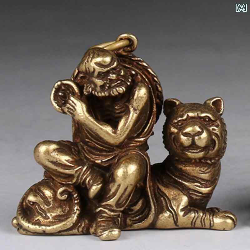 アンティーク　雑貨　飾り 真鍮製の 龍を 鎮める 虎 羅漢 像の 置物 銅製の 微細 彫刻 アンティーク 銅..