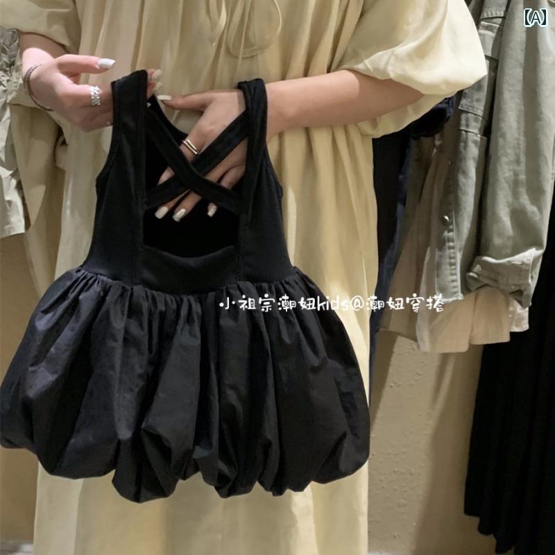 子供服　カジュアル　かわいい 韓国 子供服の 女の子 背中が 開いた 小さい 黒い ドレスの 花の つぼみ..