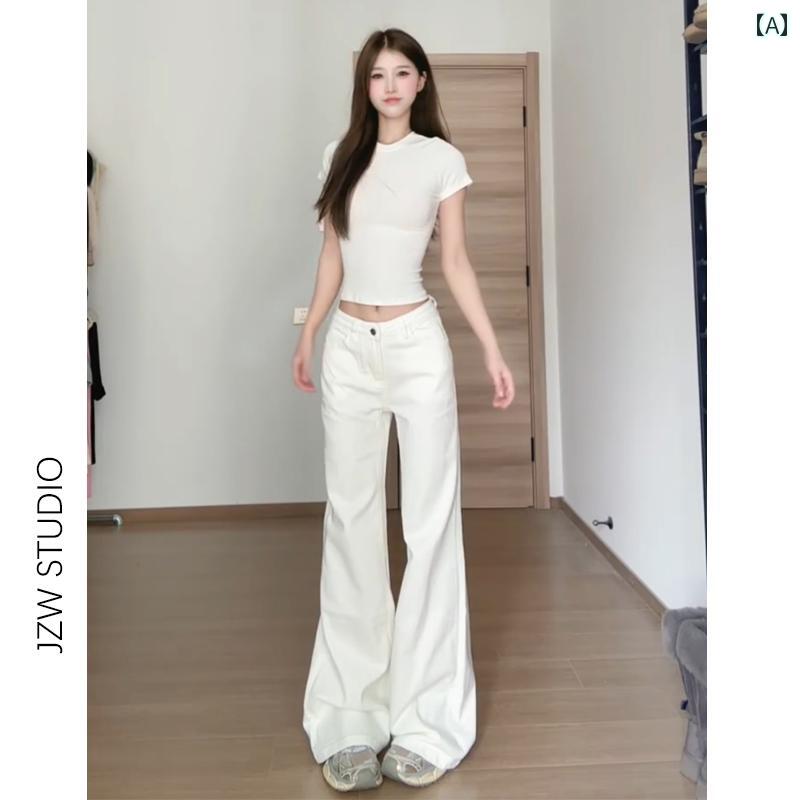 カジュアル フレア パンツ ホワイトの ローウエストで な 伸縮性の ある フレアジーンズ。 レディース..
