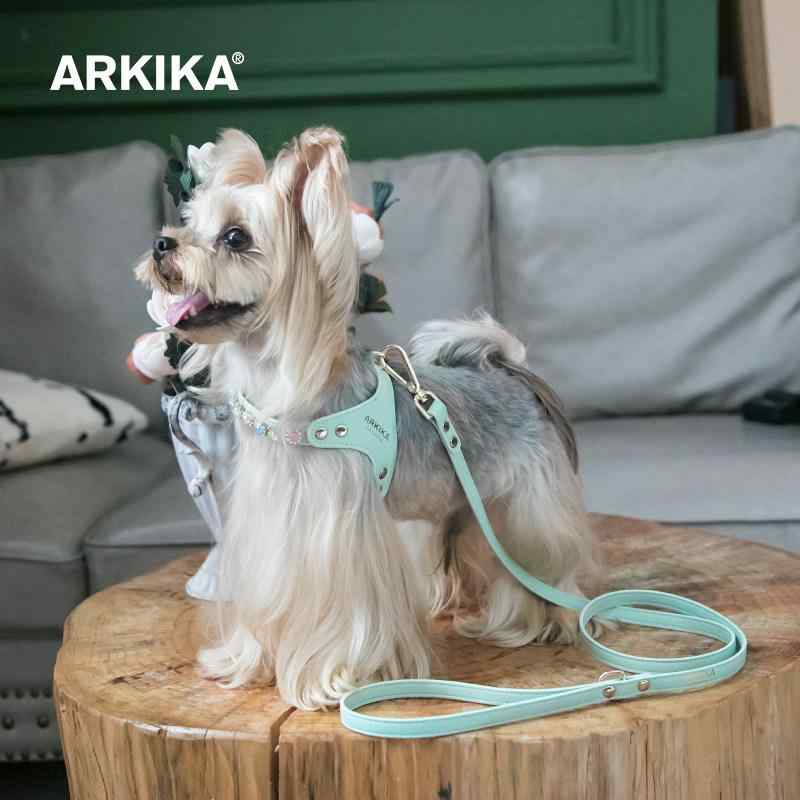 Other - 犬用ハーネス 小型犬 革製 カラージルコニア 胸背式 牽引リード 散歩用 ペットアクセサリー ファッション 耐久性