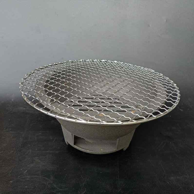 炭火コンロ 焚き火台 暖炉 炭火焼用 鉄製 鋳鉄製 アウトドア 暖房器具 キャンプ バーベキュー用 暖房用 持ち運び 伝統的 レトロ 室内 屋外 庭 ベランダ ガーデニング 薪 炭火ストーブ 鋳鉄 頑丈 焚火 燃焼 暖か 囲炉裏風 暖をとる 暖房用具 熱
