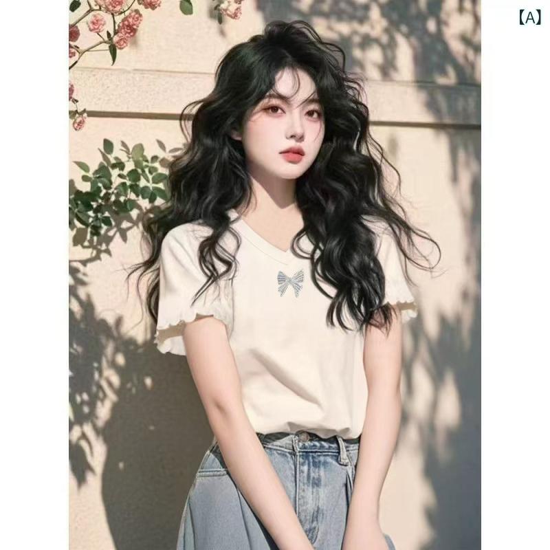 ベネフィメントショップのTシャツ レディース 半袖 トップス Vネック ホワイト 白色 立ち襟 フリルネック ショート丈 通勤用 カジュアル シンプル 無地 小柄さん向け スリムフィット 伸縮性 通気性 肌触り良い きれいめ 着回し 重ね着 デイリー使い オフィス 春夏｜アングル2