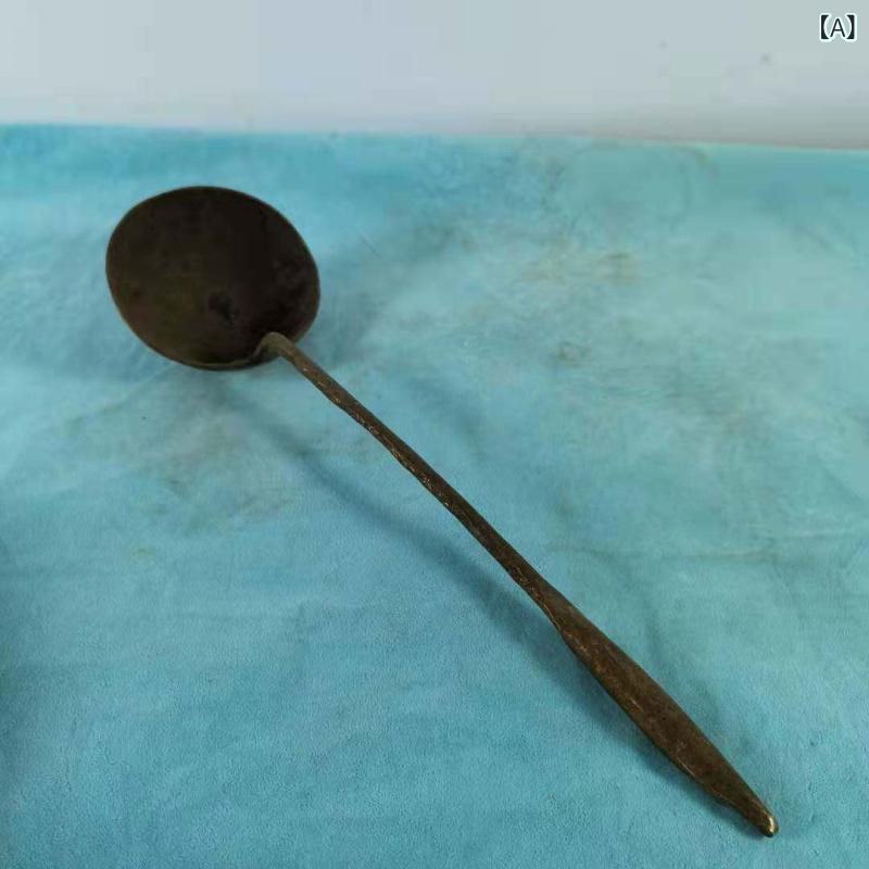 Antique - レトロ調理器具 銅製スプーン 民俗風キッチン雑貨 懐古収集品 ホテル装飾置物 映画小道具 ヴィンテージ風インテリア 古風デザイン 金属工芸品 日常使い可能 飾り棚向け クラシックスタイル