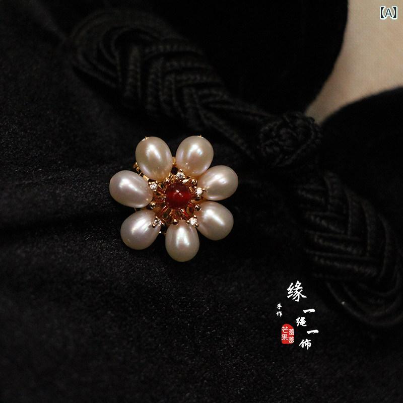ブローチ 淡水パール フラワーモチーフ スカーフピン スーツ チャイナドレス用 防走光留め具 アクセサリー 女性用 普段使い 軽量 シンプル