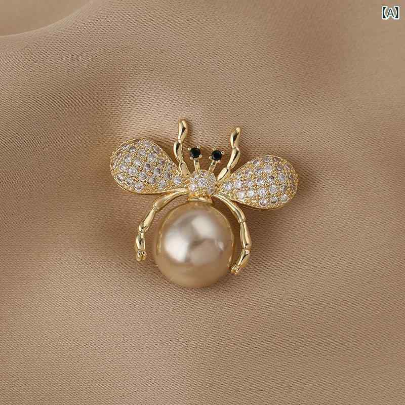 ブローチ レディース パール 蜂 モチーフ 高級感 胸花 スーツ コート アクセサリー...