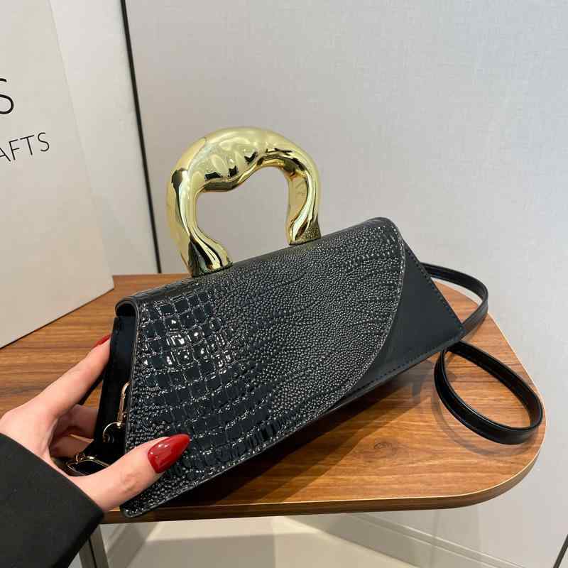 ショルダーバッグ 女性用 斜め掛け ハンドバッグ 手提げ 質感 個性 シンプル 鞄 普段使い 通勤用 軽量