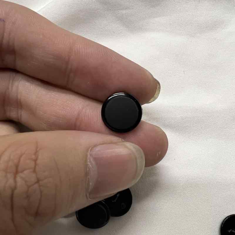 ポロシャツ 男性用 メンズ トップス 半袖 高級感 ボタン おしゃれ 金属ボタン 切り替えデザイン 襟付き スポーツ カジュアル ゴルフウェア ブラック 黒色 ゆったり 大きめ 大きいサイズ プラスサイズ 体型カバー 着痩せ 細見え 二の腕カバー 伸縮性